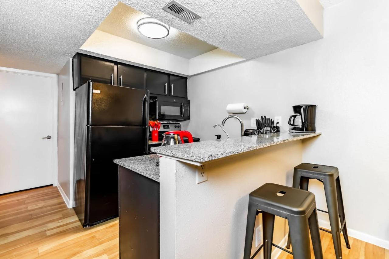 Efficiency 2Br King Bed Suites Next To Downtown Остін Екстер'єр фото